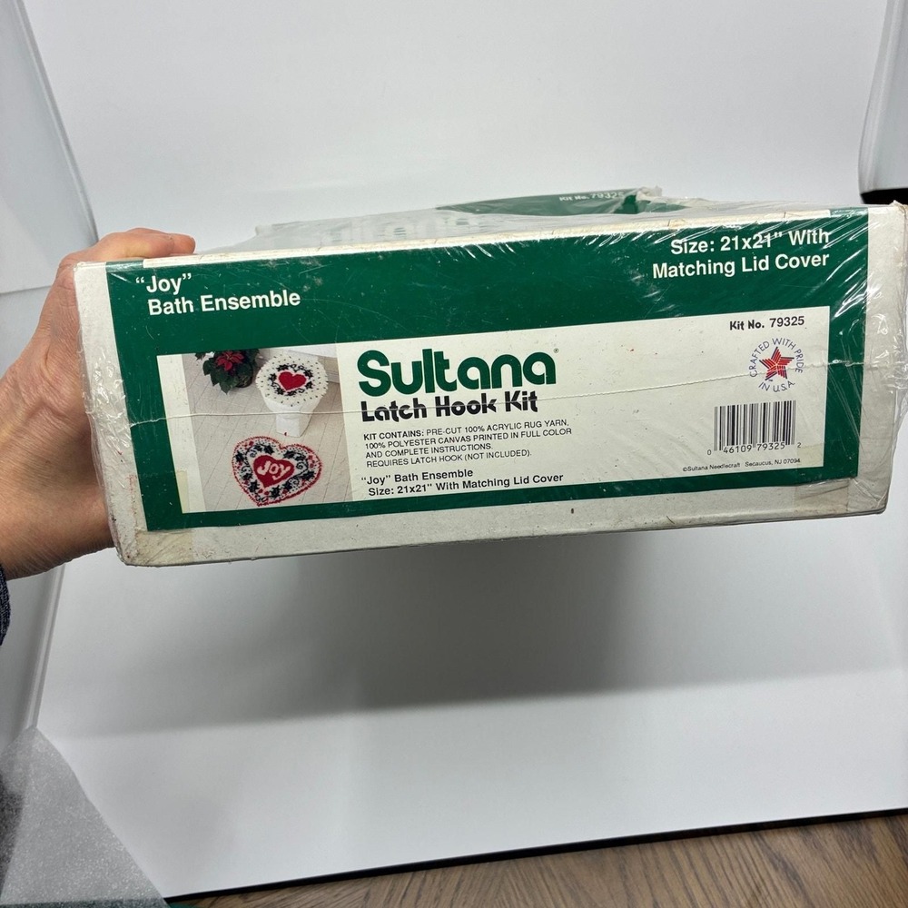 Sultana Latch Hook Kit 79325 Joy bath ensemble Christmas rug and lid cover NOS - Picture 2 of 6